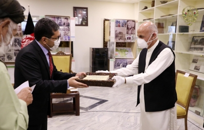 رئیس جمهوری، مجموعۀ اسناد تاریخی دورۀ غوریان را به آرشیف ملی سپرد
