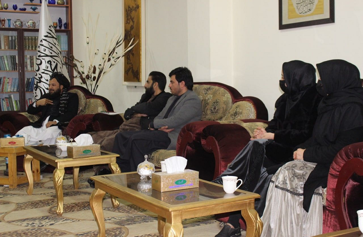 رییس اطلاعات و فرهنگ هرات با تعدای از فعال جامعۀ مدنی دیدار کرد